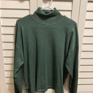 Casual Green turtleneck shirt with long sleeves